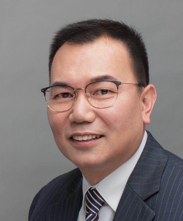 上海高等金融学院副院长、金融学教师严弘